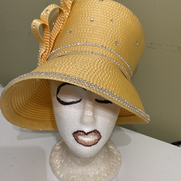 Beautiful Dress / Church Hat main image 4